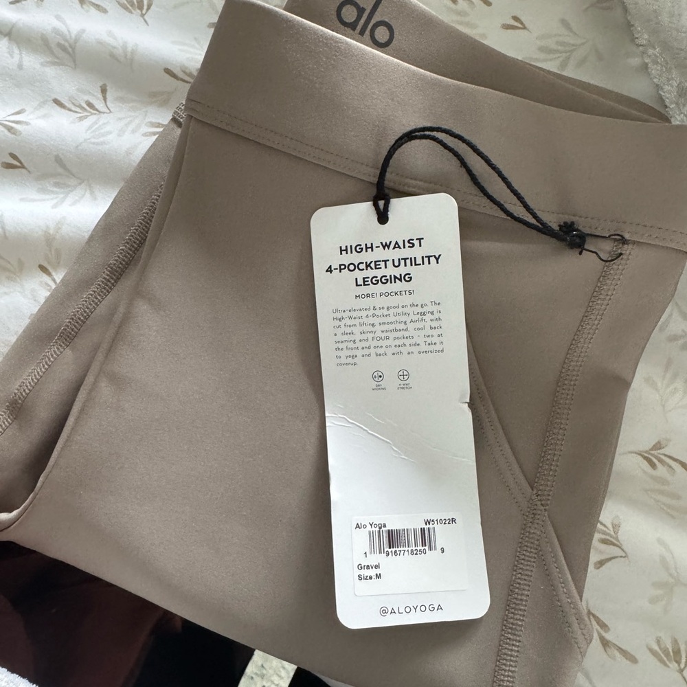 ALO Yoga High-Waist 4-Pocket Utility Legging in Taupe